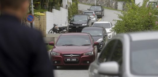 Najib Razak Diciduk dari Rumahnya