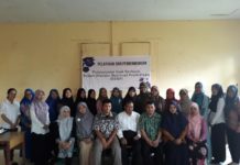 Meningkatkan Kualitas Pembelajaran Guru Biologi SMA di Singkawang PELATIAN IT. Para guru biologi SMA di Singkawang foto bersama usai pelatihan pembuatan soal berbasis IT untuk meningkatkan kualitas pembelajaran di Singkawang—Panitia for RK