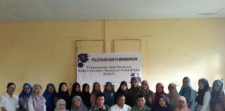 Meningkatkan Kualitas Pembelajaran Guru Biologi SMA di Singkawang PELATIAN IT. Para guru biologi SMA di Singkawang foto bersama usai pelatihan pembuatan soal berbasis IT untuk meningkatkan kualitas pembelajaran di Singkawang—Panitia for RK