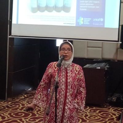 SOSIALISASI. dr. Endah Sulistiana, MARS., menjelaskan strategi eliminasi campak dan rubella, di Hotel Mercure Pontianak, Minggu (22/7). Bangun Subekti-RK SOSIALISASI. dr. Endah Sulistiana, MARS., menjelaskan strategi eliminasi campak dan rubella, di Hotel Mercure Pontianak, Minggu (22/7). Bangun Subekti-RK