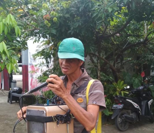 Sedih Kalau Diusir, Bahagia Jika Ada Request Lagu Tersiram Air Keras, Jadi Pengamen Tuna Netra