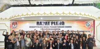 Tim Rahmad-Ridwan Tak Hadiri Pleno KPU Mempawah PLENO PILBUP. KPU Kabupaten Mempawah menggelar Rapat Pleno Rekapitulasi Penghitungan Suara Pemilihan Bupati-Wakil Bupati (Pilbup) Mempawah, Kamis (5/7) di Motel Jumbo, Kecamatan Sungai Pinyuh.