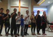 Bentengi Generasi Muda dari Narkoba SOSIALISASI. Kegiatan sosialisai bahaya penyalahgunaan narkoba yang dilakukan PANA Kapuas Hulu di Gereja Eben Haezer, Kecamatan Putussibau Utara, Sabtu (11/8) malam--Andreas