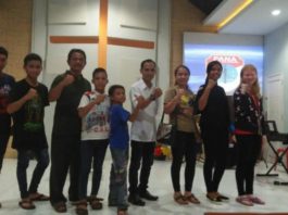 Bentengi Generasi Muda dari Narkoba SOSIALISASI. Kegiatan sosialisai bahaya penyalahgunaan narkoba yang dilakukan PANA Kapuas Hulu di Gereja Eben Haezer, Kecamatan Putussibau Utara, Sabtu (11/8) malam--Andreas