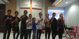 Bentengi Generasi Muda dari Narkoba SOSIALISASI. Kegiatan sosialisai bahaya penyalahgunaan narkoba yang dilakukan PANA Kapuas Hulu di Gereja Eben Haezer, Kecamatan Putussibau Utara, Sabtu (11/8) malam--Andreas