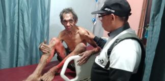 Pembakaran Lahan Makan Korban Jiwa Adong, salah satu korban kebakaran lahan saat dibawa ke rumah sakit bersama dua korban lainnya ---Warga For Rakyat Kalbar