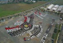 Aksi Komunitas Mobil Membentuk Formasi Garuda Indonesia