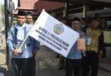 Keberangkatan JCH Kayong Utara Aman dan Lancar Berangkat. Kamadi memimpin rombongan menuju Batam. Humas for Rakyat Kalbar