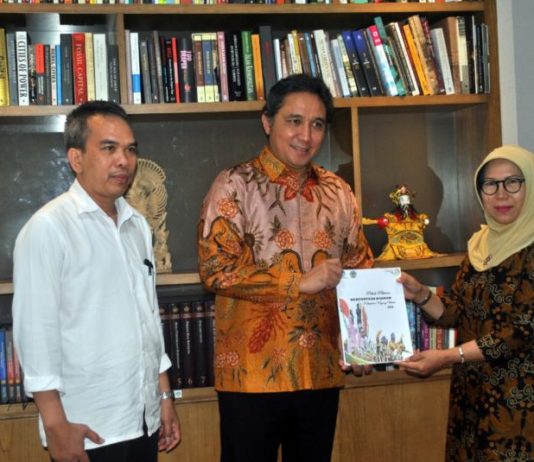 Kayong Utara Kabupaten Pertama di Kalbar Serahkan Langsung PPKD