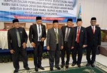 Penetapan Bupati dan Wakil Bupati Kubu Raya Terpilih Diabadikan. Bupati dan Wakil Bupati Kubu Raya terpilih, Muda Mahendrawan dan Sujiwo diabadikan bersama pimpinan DPRD Kubu Raya. Usai pelaksanaan paripurna istimewa dengan agenda menetapkan Bupati dan Wakil Bupati Kubu Raya terpilih. Sekaligus pengumuman akhir masa jabatan Bupati dan Wakil Bupati Kubu Raya periode 2014-2019 di Kantor DPRD Kubu Raya, Rabu (1/8). Syamsul Arifin/RK.