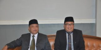 Cegah Korupsi, Muda Janji Transparan Bupati dan Wabup Terpilih. Bupati dan Wakil Bupati Kubu Raya terpilih, Muda Mahendrawan dan Sujiwo duduk berdampingan mengikuti paripurna istimewa DPRD Kubu Raya di Kantor Parlemen Kubu Raya, Rabu (1/8). Syamsul Arifin/RK.