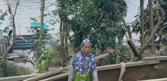 Jalan Poros Dusun Sungai Nangka Ambruk