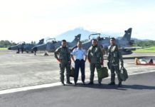 Tingkatkan Profesional dan Kesiapsiagaan Seluruh Unsur Pertahanan Udara PENERBANG. Para penerbang Hawk 100/200 Skadron Udara 1 Elang Khatulistiwa transit di Lanud Samratulangi, Manado, Sulawesi Utara, saat latihan Elang Jelajah, Senin (30/7)--Penerangan Lanud Supadio for RK