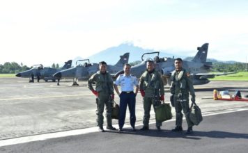Tingkatkan Profesional dan Kesiapsiagaan Seluruh Unsur Pertahanan Udara PENERBANG. Para penerbang Hawk 100/200 Skadron Udara 1 Elang Khatulistiwa transit di Lanud Samratulangi, Manado, Sulawesi Utara, saat latihan Elang Jelajah, Senin (30/7)--Penerangan Lanud Supadio for RK
