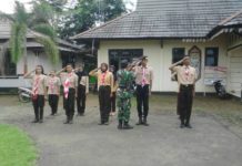Menengok Latihan Paskibra HUT ke-73 RI di Sanggau Ledo LATIHAN. Pelajar-pelajar SMAN di Kecamatan Tujuh Belas dan Kecamatan Sanggau Ledo, Kabupaten Bengkayang in tengah mengikuti latihan Paskibra, Jumat (3/8)—Kurnadi/RK