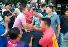 Driver Taksi Online Nyaris Keroyok Pemilik Kafe RICUH. Para sopir taksi online dan pemilik kafe tengah berseteru, Sabtu (4/8)--Polisi for RK