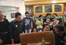 Syahdan Anggoi Tutup Usia MELAYAT TOKOH. Wakil Bupati Herculanus Heriadi melayat almarhum Syahdan Anggoi di rumah duka, Senin (6/8). Humas Pemkab for Rakyat Kalbar