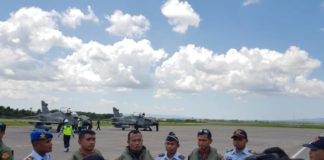 Sukses Ikuti Latihan Tempur, Tiga Pesawat Tempur Hawk Skadud 1 Kembali ke Markasnya WAWANCARA. Danskadud Letkol Pnb Supriyanto diwawancarai awak media Kota Kendari setelah mendarat di Lanud Haluoleo, Kendari, Sulawesi Tenggara, Rabu (8/8)--Penerangan Lanud Supadio For RK