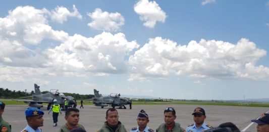 Sukses Ikuti Latihan Tempur, Tiga Pesawat Tempur Hawk Skadud 1 Kembali ke Markasnya WAWANCARA. Danskadud Letkol Pnb Supriyanto diwawancarai awak media Kota Kendari setelah mendarat di Lanud Haluoleo, Kendari, Sulawesi Tenggara, Rabu (8/8)--Penerangan Lanud Supadio For RK