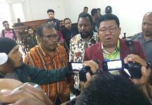 Pengacara Tak Tahu Fran Disidangkan SIDANG. Suasana sidang lanjutan praperadilan kasus candaan bom yang diajukan Frantinus Nirigi di PN Pontianak, Jumat (10/8) siang. Ocsya Ade CP-RK