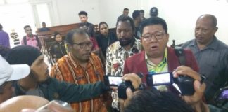 Pengacara Tak Tahu Fran Disidangkan SIDANG. Suasana sidang lanjutan praperadilan kasus candaan bom yang diajukan Frantinus Nirigi di PN Pontianak, Jumat (10/8) siang. Ocsya Ade CP-RK