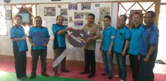 Dukung Langkah Kemanusiaan, Bank Mandiri Bantu FRKP Mobil Ambulan