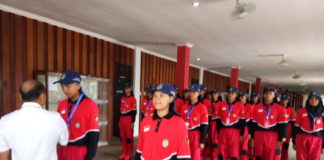 Kenali Jati Diri Sebagai Anggota Paskibraka TANDA PESERTA. Alessius Asbanda menyematkan tanda peserta calon anggota Paskibraka Landak 2018 di rumah RadaKng Aya Ngabang, Rabu (1/8). Antonius-RK