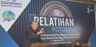 Fotografi Sangat Penting dalam Berbagai Bidang PELATIHAN FOTOGRAFI. Bupati Sintang Jarot Winarno membuka kegiatan Pelatihan Fotografi yang diselenggarakan Diskominfo di Aula Kantor Diskominfo, Rabu (1/8). Benidiktus Krismono-RK