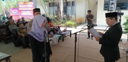 Fajar Yousriatin Bantu Percepat Jadikan Yarsi sebagai Universitas PELANTIKAN. Fajar Yousriatin, M. Kes dilantik sebagai Ketua Stikes Yarsi Pontianak oleh Ketum Pengurus Yarsi Pontianak, H Syakirman, di Kampus Stikes Yarsi Pontianak, Jumat (10/8)—Ocsya Ade CP