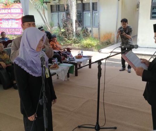 Fajar Yousriatin Bantu Percepat Jadikan Yarsi sebagai Universitas PELANTIKAN. Fajar Yousriatin, M. Kes dilantik sebagai Ketua Stikes Yarsi Pontianak oleh Ketum Pengurus Yarsi Pontianak, H Syakirman, di Kampus Stikes Yarsi Pontianak, Jumat (10/8)—Ocsya Ade CP