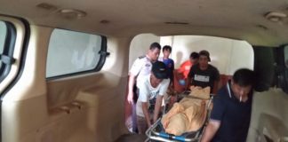 Pria Lansia Meninggal di Hotel Benua Mas, Polisi Temukan Tisu Magic EVAKUASI. Jenazah korban saat dievakuasi dari kamar hotel untuk dibawa ke RSUD dr Soedarso, Jumat (10/8) siang—Ocsya Ade CP