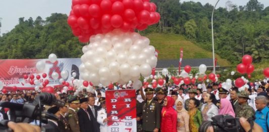 Lepas Balon ke Udara, Dihadiri Tentara Diraja Malaysia