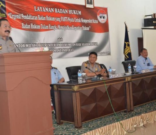 Sistem Administrasi Hukum Umum Online Sambutan. Pj Bupati Kayong Utara, H Syarif Yusniarsyah menyampaikan sambutan dalam kegiatan layanan badan hukum di Hotel Mahkota Kayong di Sukadana, Selasa (28/8). Japri for Rakyat Kalbar