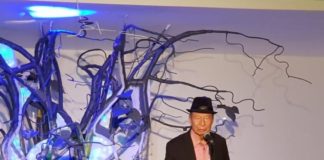 Ciputra di Tengah Siapa pun Cawapresnya 100 TAHUN HENDRA. Ciputra dalam acara 100 tahun pelukis Hendra Gunawan. Dahlan Iskan