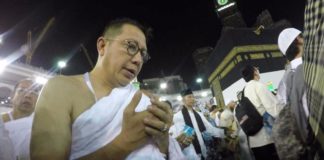 Menag Jajal Bus Salawat dan Fast Track TAWAF. Menag melakukan tawaf di Masjidilharam. FIRZAN SYAHRONI-JAWA POS