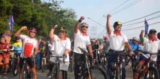 Tingkatkan Derajat Kesehatan dan Kebugaran Dengan Fun Bike PJ Gubernur Kalbar Dodi Riyadmadji saat melepas Fun Bike, Minggu (12/8). Humas