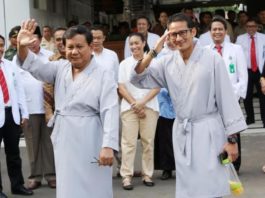 TES KESEHATAN. Bakal Capres dan Cawapres 2019, Prabowo Subianto dan Sandiaga Uno, usai tes kesehatan di RSPAD Jakarta, Senin (13/8). Miftahulhayat-Jawa Pos