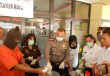 4 Oknum Anggota Positif Narkoba DIRENDAM. Pemusnahan 956 gram sabu, 124 ekstasi, dan 0,66 gram ganja di halaman Mapolresta Pontianak, Rabu (15/8). Andi Ridwansyah-RK