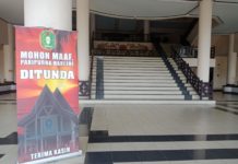 APBD Kalbar 2019 Ditunda Paripurna Ditunda. Paripurna DPRD Provinsi Kalbar dengan agenda penandatanganan nota kesepakatan antara Pemerintah Provinsi Kalbar dan DPRD Provinsi Kalbar tentang KUA dan PPAS APBD Provinsi Kalbar Tahun Anggaran 2019 ditunda, Rabu (15/8). Zainudin/RK.