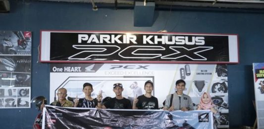 Pecinta Honda PCX 150 Ramaikan PCX Scooter Ride HONDA PCX 150. Beberapa peserta Honda PCX 150 meramaikan PCX Scooter Ride atau yang telah melakukan touring, kemarin. Astra for RK