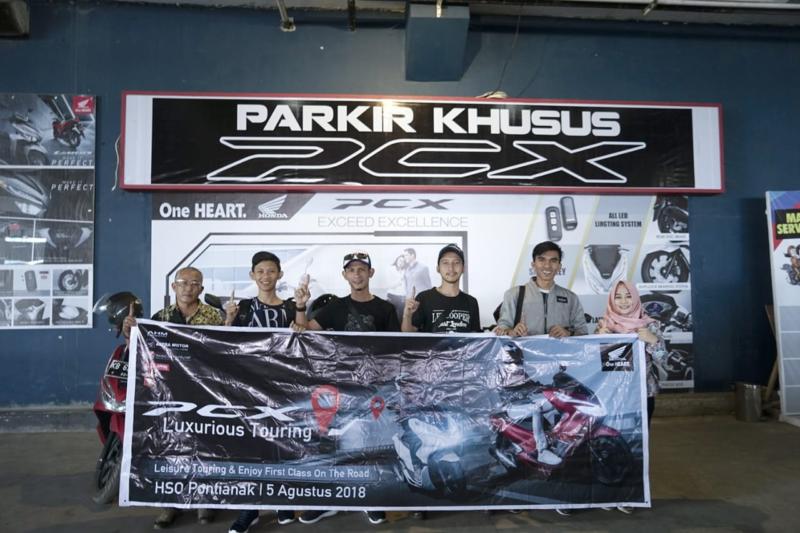 HONDA PCX 150. Beberapa peserta Honda PCX 150 meramaikan PCX Scooter Ride atau yang telah melakukan touring, kemarin. Astra for RK