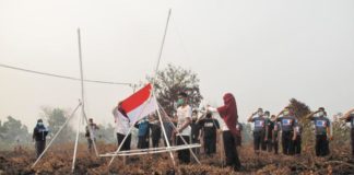 Sanksi Tegas Menanti Pelaku dan Pemilik Lahan EKS KARHUTLA. MASKERAN memperingati HUT ke 73 RI dengan menggelar pengibaran bendera merah putih di lahan eks kebakaran lahan Jalan Sepakat II Ujung, Jumat (17/8). Maulidi Murni-RK