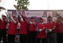 BI Kampanyekan Gerbang Pembayaran Nasional MERPATI. Prijono dan pimpinan perbankan di Kalbar melepas burung merpati sebagai tanda dimulainya kampanye GPN yang diselenggarakan di halaman Ayani Megamall Pontianak, Minggu (19/8). Nova Sari-RK