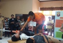 Rekonstruksi Pembunuhan di Kandang Ayam Rasau Jaya III REKONSTRUKSI. Pidelis peragakan 46 adegan menghabisi nyawa dua rekannya dalam rekonstruksi di Mapolresta Pontianak, Kamis (23/8) sekira pukul 10.00 WIB--Andi Ridwansyah