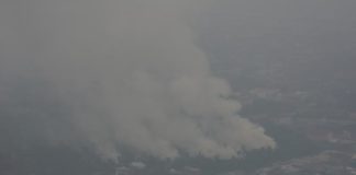 21 Hotspot di Kawasan Perusahaan, Penegakkan Hukum Dinilai Lemah KEPULAN ASAP. Asap akibat kebakaran lahan di Kota Pontianak dan sekitarnya yang terjadi pada Kamis (23/8). Pendam XII/Tpr for RK