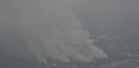 21 Hotspot di Kawasan Perusahaan, Penegakkan Hukum Dinilai Lemah KEPULAN ASAP. Asap akibat kebakaran lahan di Kota Pontianak dan sekitarnya yang terjadi pada Kamis (23/8). Pendam XII/Tpr for RK