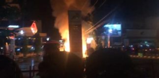 Pertamina: Api Diduga dari Listrik Statis MENDADAK. Mobil tangki BBM di SPBU jalan Teuku Umar Pontianak yang mendadak terbakar, Senin (27/8) malam. Warganet for RK