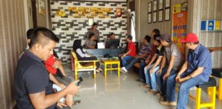 Pemilik Akun Andy Mustafa Putra Dibekuk MELAPOR. Puluhan Organisasi Pemuda Katolik dan Pemuda Kristen membuat laporan di Mapolres Sekadau, Rabu (29/8). Warga for RK