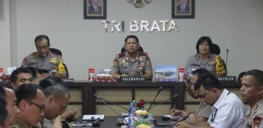 36 Tersangka Pembakar Lahan ASISTENSI. Kegiatan asistensi Polda Kalbar dengan Kalemdikpol Polri Komjen Pol Unggung Cahyono di aula Tribrata Mapolda Kalbar, Kamis (30/8). Humas Polda Kalbar for RKASISTENSI. Kegiatan asistensi Polda Kalbar dengan Kalemdikpol Polri Komjen Pol Unggung Cahyono di aula Tribrata Mapolda Kalbar, Kamis (30/8). Humas Polda Kalbar for RK