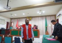 Sebut Dakwaan Perkara Dugaan Candaan Bom Tak Jelas USAI SIDANG. FN usai sidang permohonan eksepsi di PN Mempawah, Selasa (21/8) lalu—Ocsya Ade CP